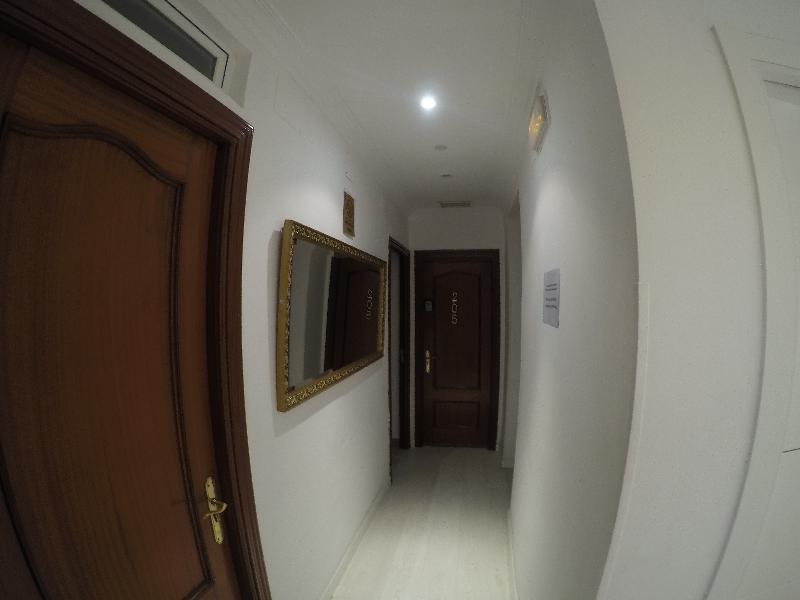 Hostal La Estrella Madrid Ngoại thất bức ảnh