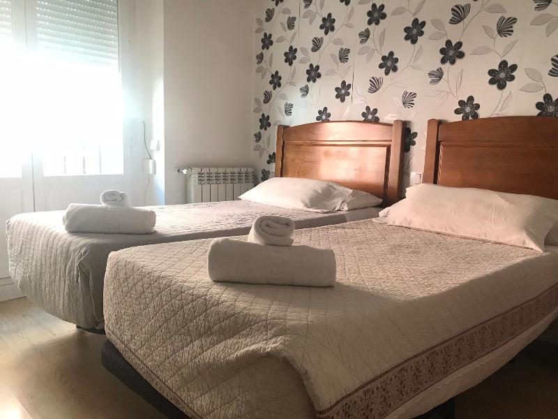 Hostal La Estrella Madrid Ngoại thất bức ảnh