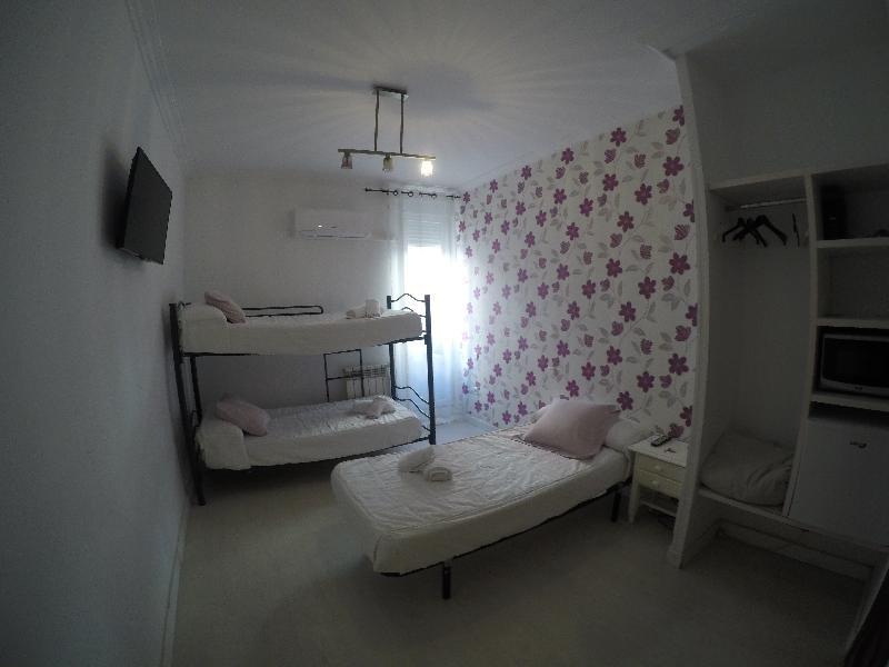 Hostal La Estrella Madrid Ngoại thất bức ảnh