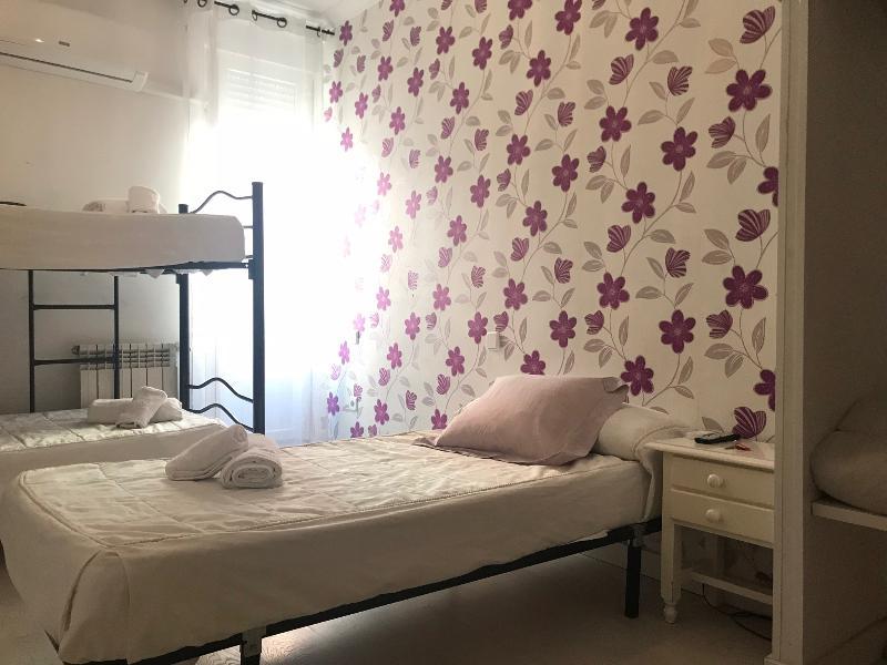 Hostal La Estrella Madrid Ngoại thất bức ảnh