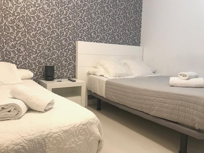 Hostal La Estrella Madrid Ngoại thất bức ảnh