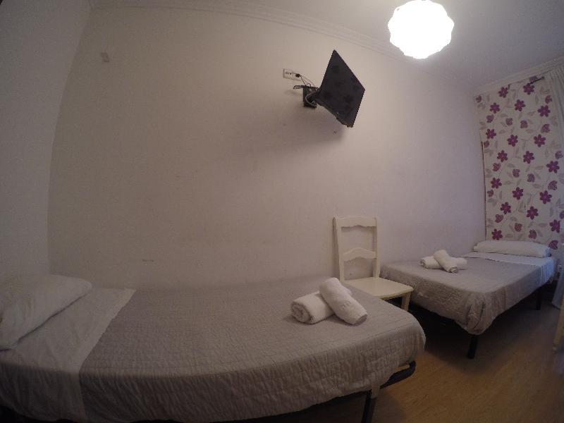 Hostal La Estrella Madrid Ngoại thất bức ảnh