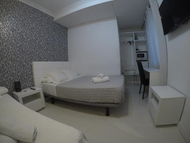 Hostal La Estrella Madrid Ngoại thất bức ảnh