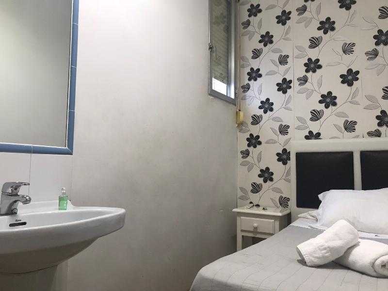 Hostal La Estrella Madrid Ngoại thất bức ảnh