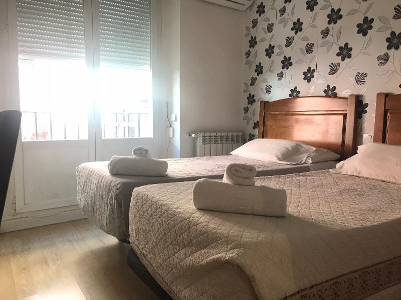 Hostal La Estrella Madrid Ngoại thất bức ảnh