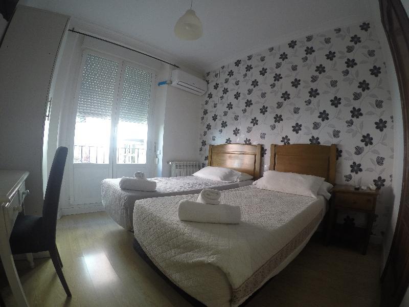 Hostal La Estrella Madrid Ngoại thất bức ảnh